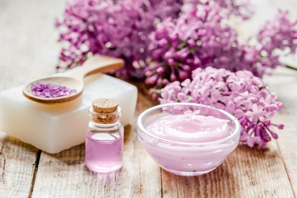 kleine Flasche und Glas