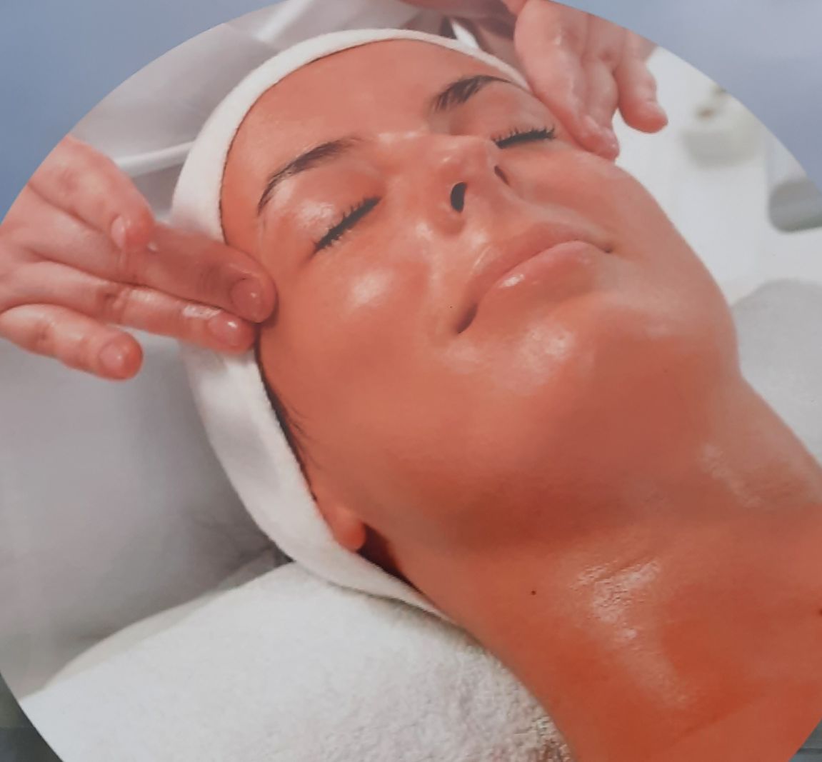 kosmetische Gesichtsbehandlungen